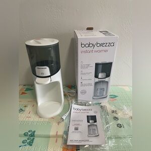 Baby Brezza Instant Warmer in White and Black